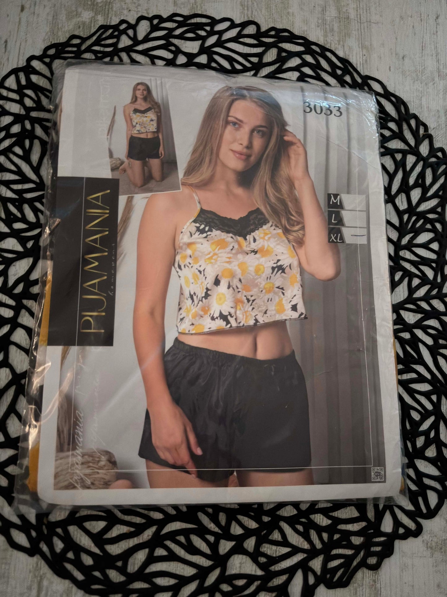 Pijamale dama satin, cu pantaloni scurti, material placut