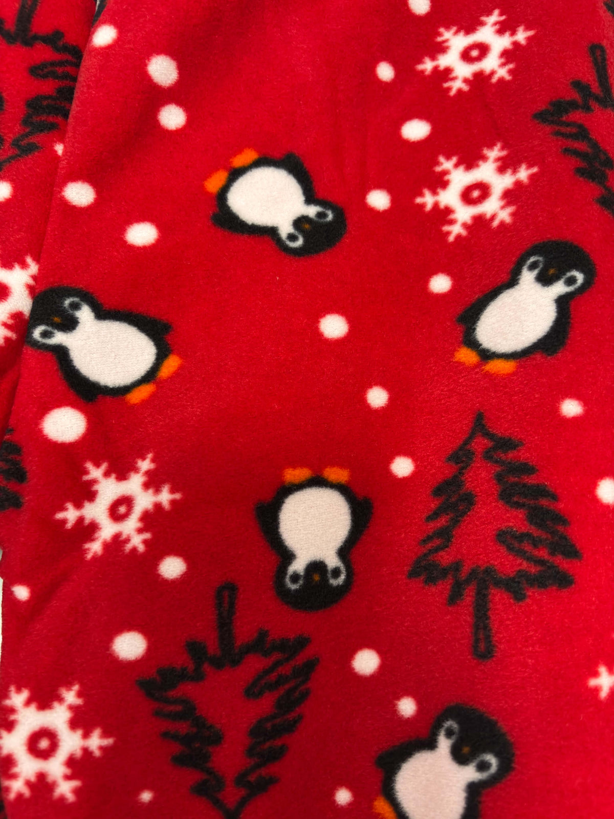 Pijama Damă Polar Premium cu Pinguini și Fulgi de Nea – Set Călduros de Iarnă
