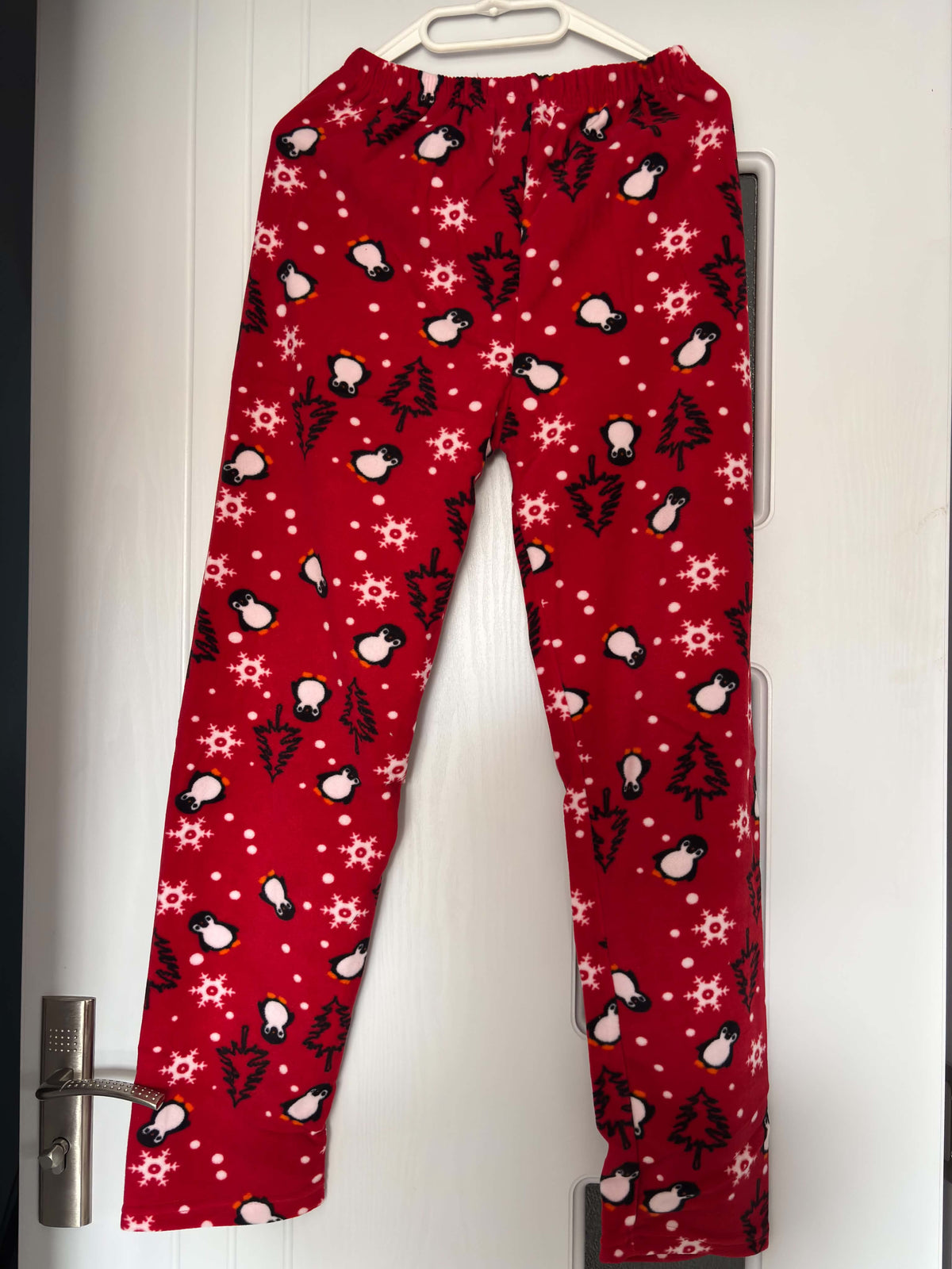 Pijama Damă Polar Premium cu Pinguini și Fulgi de Nea – Set Călduros de Iarnă